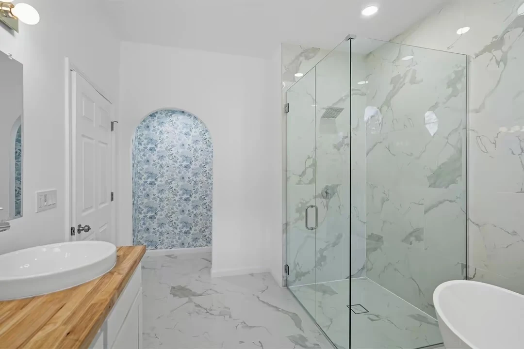 Glass shower enclosure and decorative recessed nook